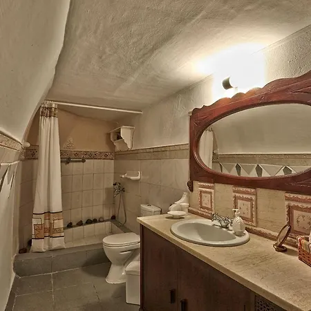 Santorini Cave Vóthon