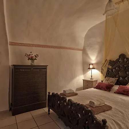 Santorini Cave Apartment