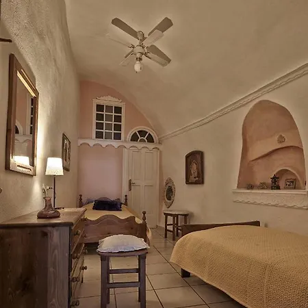Santorini Cave Apartamento *