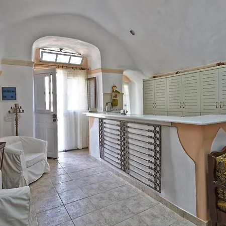 Santorini Cave Apartamento *