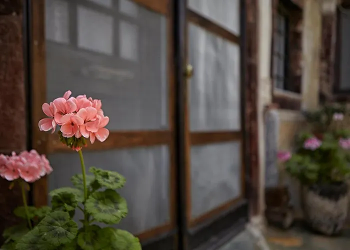 Santorini Cave Vóthon