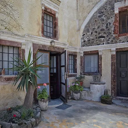 Santorini Cave Vóthon