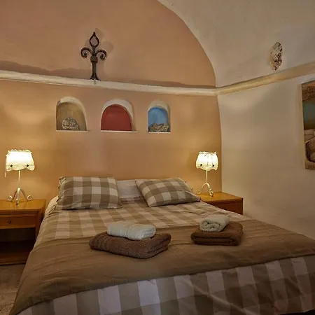 Santorini Cave Vóthon