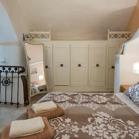 Santorini Cave Apartment